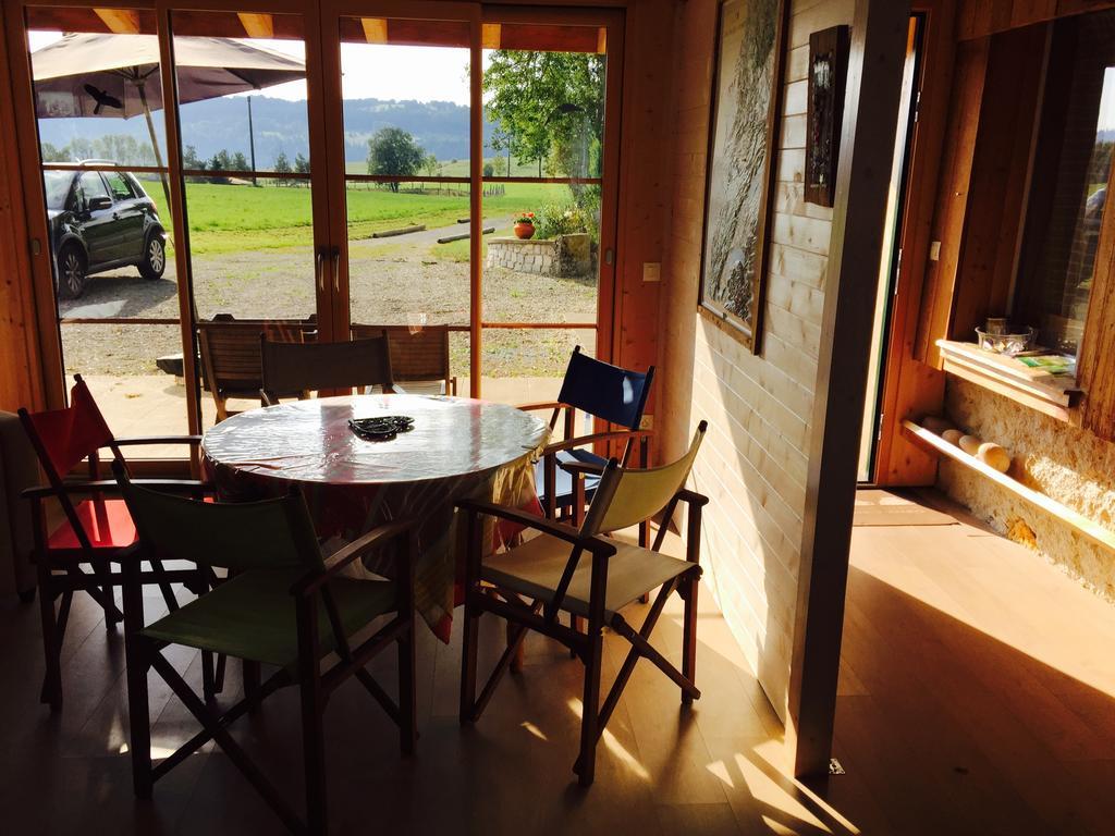 Gite Les Cigognes Orchamps-Vennes Zimmer foto